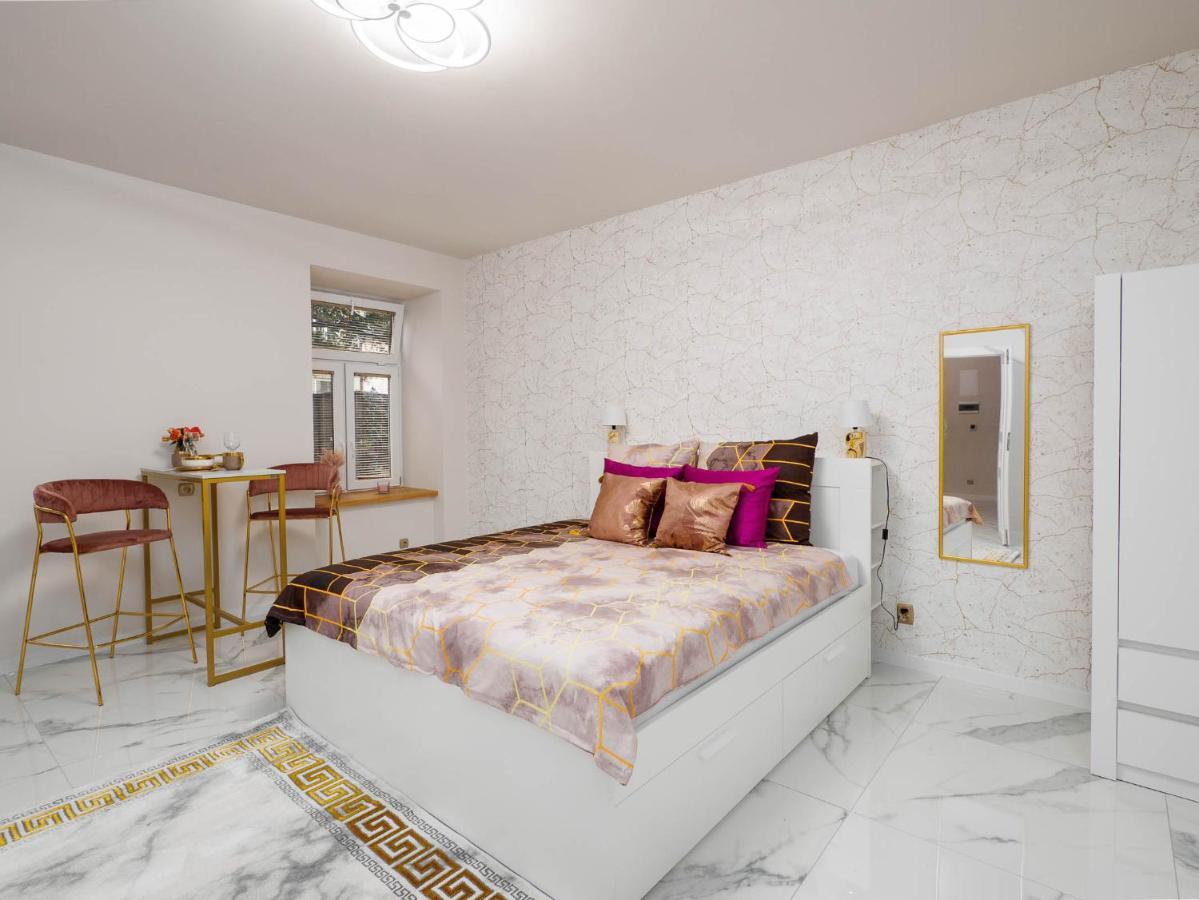 Apartament Gold Aleja Nmp 8 - Free Parking Częstochowa Exterior foto